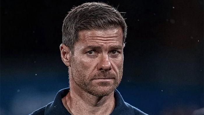 Soyunma odasına şişeler havalarda uçuştu Real Madridde çanlar Xabi Alonso için çalıyor: Arda Gülerin yeni hocası...