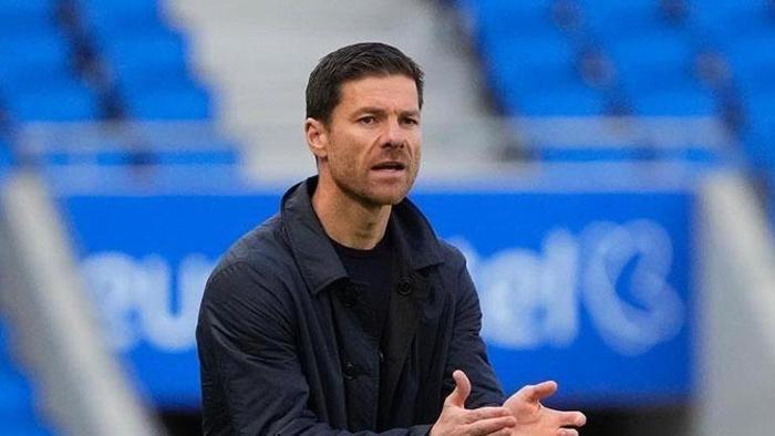 Soyunma odasına şişeler havalarda uçuştu Real Madridde çanlar Xabi Alonso için çalıyor: Arda Gülerin yeni hocası...