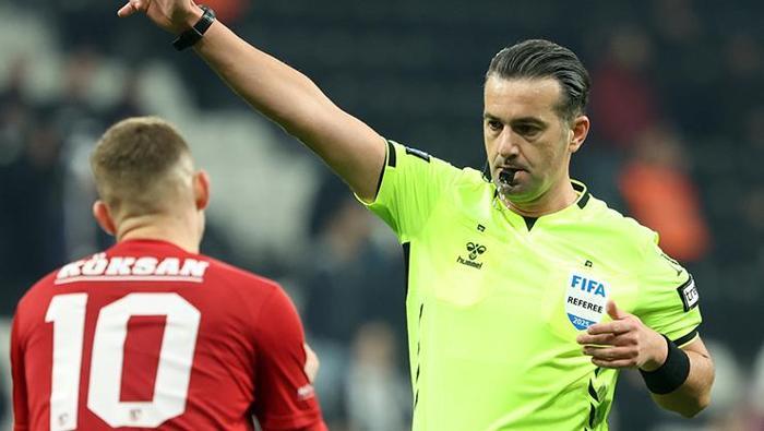 Nihat Kahveci Beşiktaş-Gaziantep FK maçı sonrası topa tuttu Bu ligde hakem falan yok