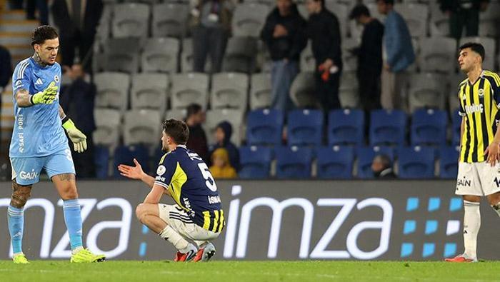 Fenerbahçenin yıldızı dayanamadı, ayrılmak istedi Yönetimle masaya oturdu