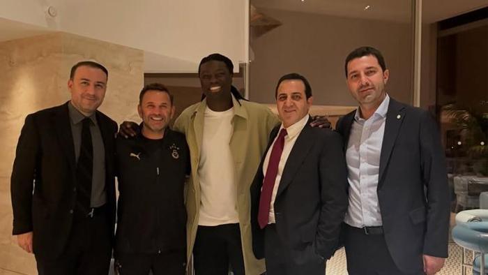 Aslanlar Monacoda Bafetimbi Gomisten Galatasaray kampına sürpriz ziyaret