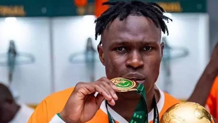 Galatasarayda Singoya dev talip İngiliz basını duyurdu