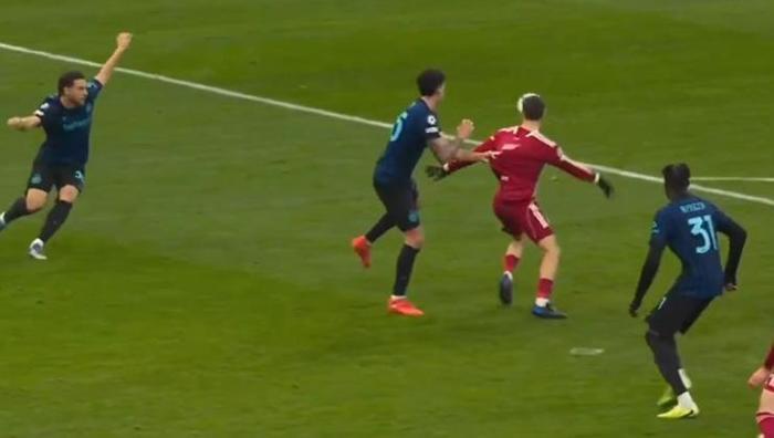 Skandal, utanç verici... Şampiyonlar Ligiden penaltı yangını: Liverpool-Inter maçının önüne geçti