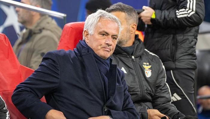 O kapıyı kapatmaya gerek yok Jose Mourinhodan geri dönüş sözleri: Napoli maçı öncesi açıkladı