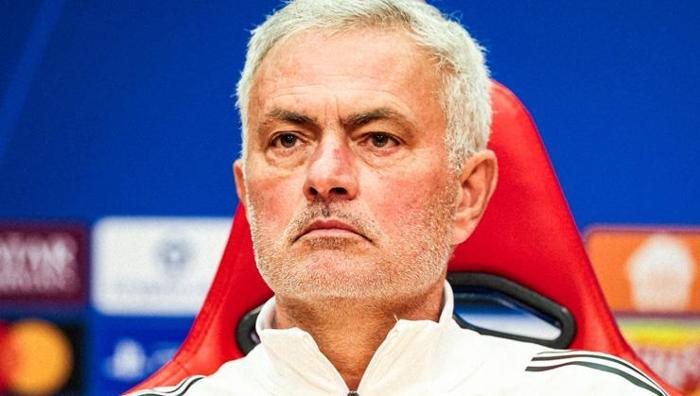 O kapıyı kapatmaya gerek yok Jose Mourinhodan geri dönüş sözleri: Napoli maçı öncesi açıkladı