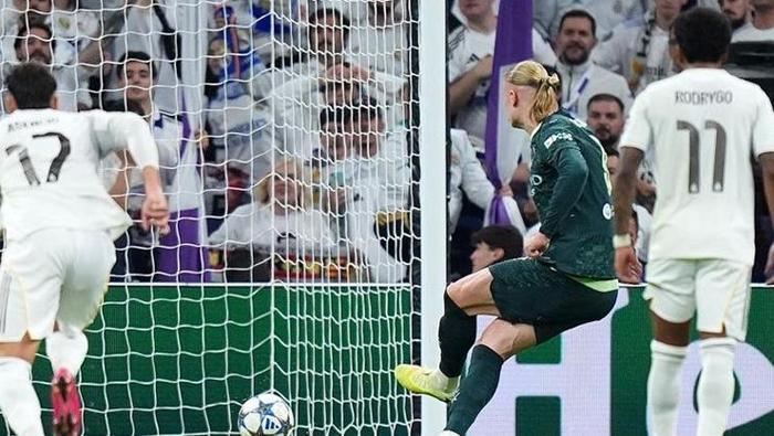 REAL MADRİDE GOLÜNÜ ATTI