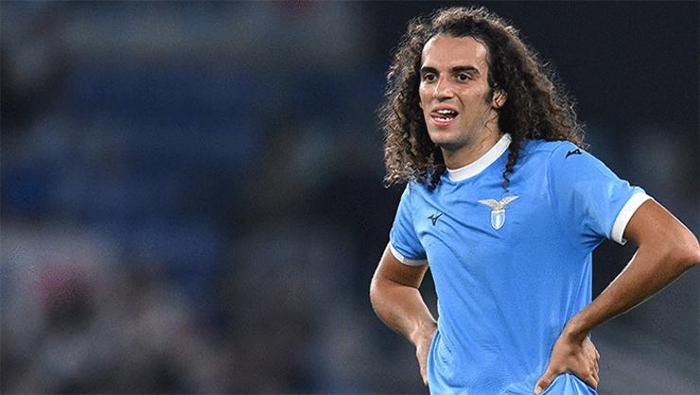 Taraftarın ıslıkladığı orta saha adım adım Galatasaraya Temaslar başladı