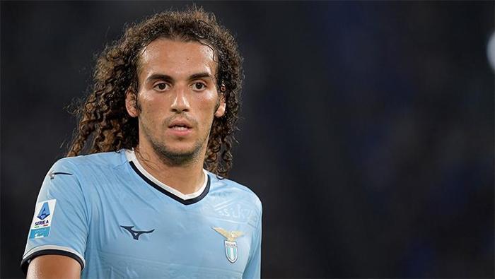 Taraftarın ıslıkladığı orta saha adım adım Galatasaraya Temaslar başladı