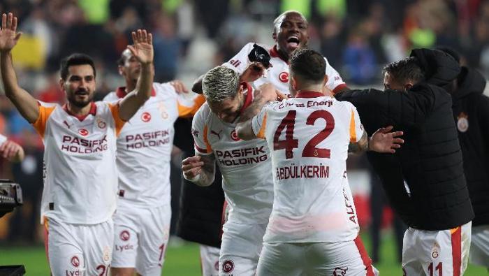 OSIMHEN TEHLİKE SİNYALLERİ VERİYOR