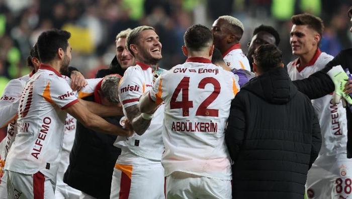 YELLOW&RED SOLDİERS / HAMİT TURHAN - FANATİK