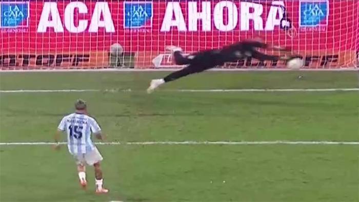 Arjantin 39luk delikanlı Muslerayı konuşuyor Penaltıyı kurtardı takımını şampiyon yaptı: Beni buraya getirenlere minettarım