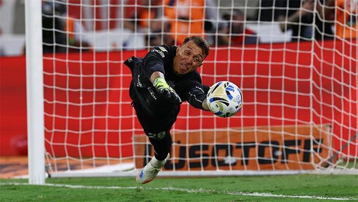 Arjantin 39luk delikanlı Muslerayı konuşuyor Penaltıyı kurtardı takımını şampiyon yaptı: Beni buraya getirenlere minettarım