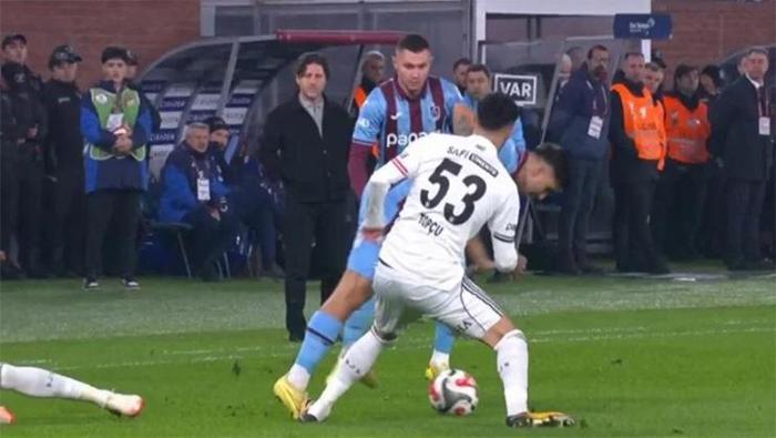 EMİRHAN TOPÇUNUN GÖRDÜĞÜ SARI KART