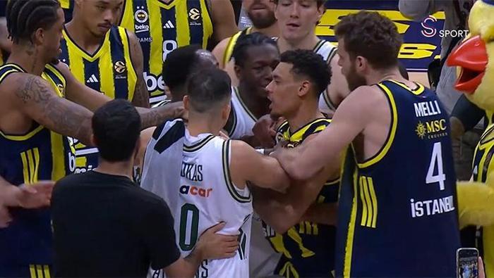Fenerbahçe Beko-Panathinaikos maçı sonrası Ergin Ataman küplere bindi 10 bin eğitimsiz taraftar anneme küfretti