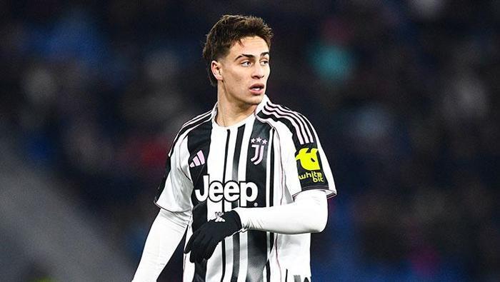 MANCHESTER UNITED PEŞİNDE