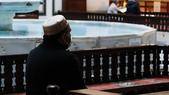 Regaip Kandili namazı kaç rekat, nasıl kılınır, hangi dualar okunur Regaip Kandili namazının kılınışı Diyanet 2025