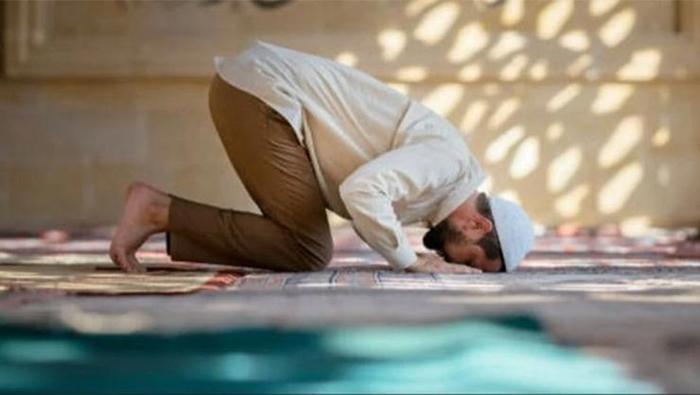 Regaip gecesi kandili namazı saat kaçta ve ne zaman kılınır Regaip gecesi namazı saati