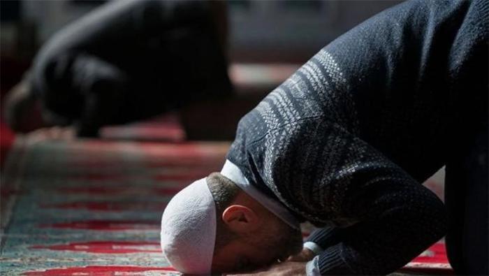 Regaip gecesi kandili namazı saat kaçta ve ne zaman kılınır Regaip gecesi namazı saati