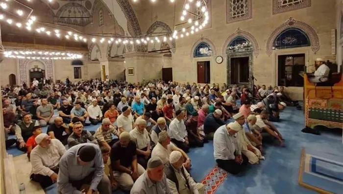 Regaip kandili gecesi kılınacak namazlar Diyanet Regaip Kandili namazı