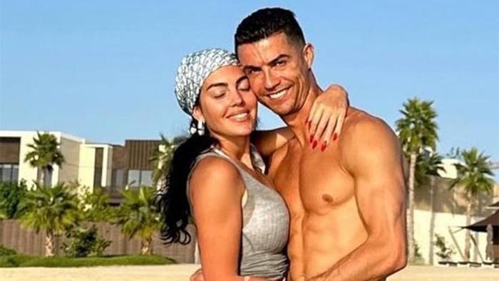 Cristiano Ronaldodan yepyeni bir rekor Tam 29 milyon dolarlık saray yavrusu: Saf altından mutfak