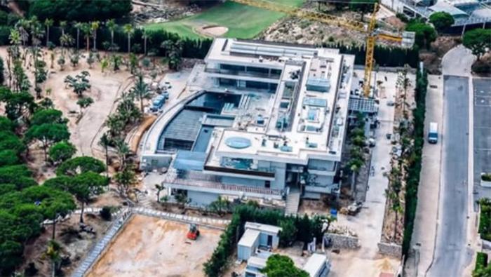 Cristiano Ronaldodan yepyeni bir rekor Tam 29 milyon dolarlık saray yavrusu: Saf altından mutfak