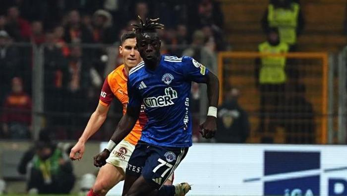 BU GALATASARAY NE OYNADIĞINI BİLİYOR