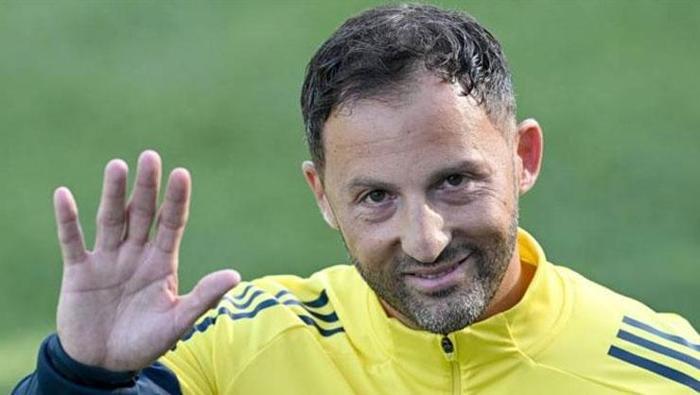 Fenerbahçede orta sahaya transfer takviyesi Yönetim Tedescoya listeyi sundu