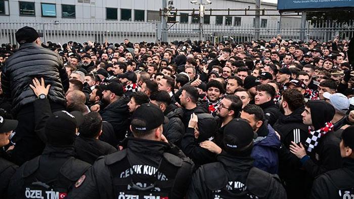 Fenerbahçe-Beşiktaş: Siyah giyen adamlar 30 otobüsle Kadıköyde