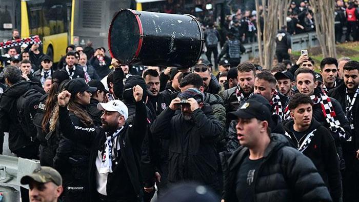 Fenerbahçe-Beşiktaş: Siyah giyen adamlar 30 otobüsle Kadıköyde