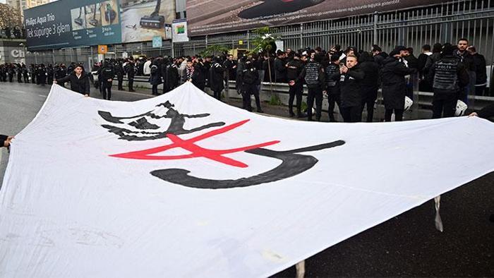 Fenerbahçe-Beşiktaş: Siyah giyen adamlar 30 otobüsle Kadıköyde