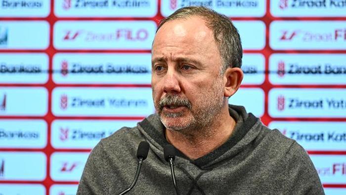 Oğuzhan Çakır derbide sınıfta kaldı Deniz Çobandan Fenerbahçe-Beşiktaş maçının hakemi için sert sözler