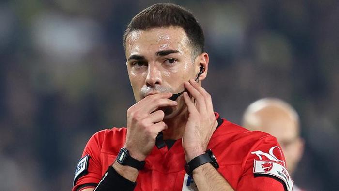 Oğuzhan Çakır derbide sınıfta kaldı Deniz Çobandan Fenerbahçe-Beşiktaş maçının hakemi için sert sözler