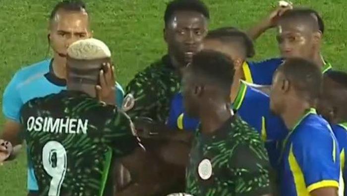 Osimhen kavga etti Suratına darbe alınca çılgına döndü: Zor sakinleştirildi