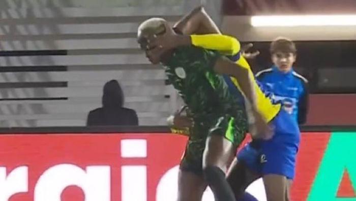 Osimhen kavga etti Suratına darbe alınca çılgına döndü: Zor sakinleştirildi