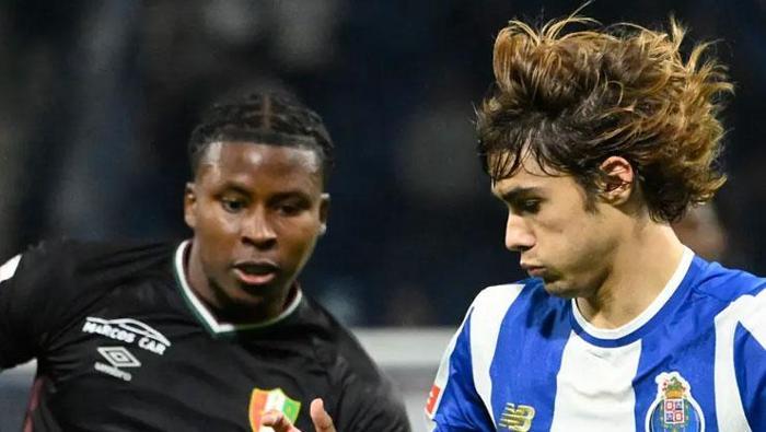 Beşiktaş’ta sağ bek harekatı Siyah-beyazlılar listeyi belirledi