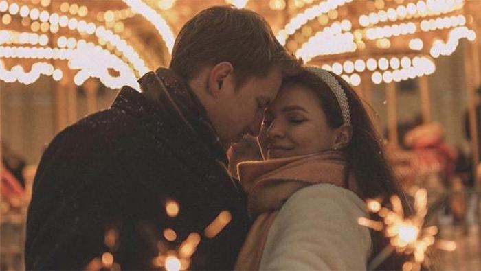 Sevgiliye yeni yıl mesajları 2026 - Romantik yılbaşı mesajı, kız arkadaşa, eski, ayrılan, yeni ve küs sevgiliye resimli & duygusal mutlu yıllar sözleri