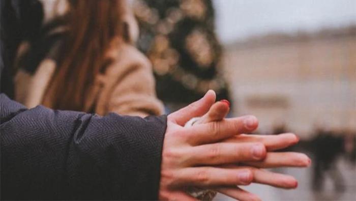 Sevgiliye yeni yıl mesajları 2026 - Romantik yılbaşı mesajı, kız arkadaşa, eski, ayrılan, yeni ve küs sevgiliye resimli & duygusal mutlu yıllar sözleri