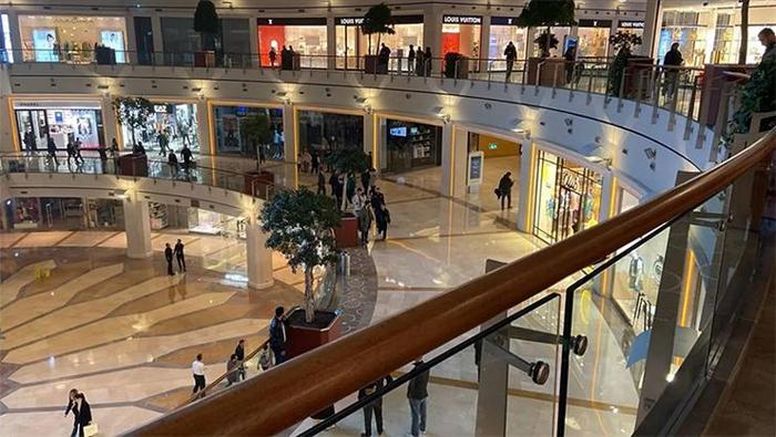 31 Aralık 2025 ve 1 Ocak mağazalar açık mı ve kaça kadar açık Yılbaşı günü yarın / bugün Gratis, LC Waikiki ve Starbucks çalışıyor mu