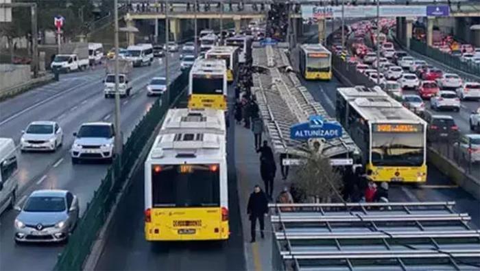 1 Ocak İstanbul toplu taşıma ücretsiz mi 31 Aralık Yılbaşı gecesi İstanbulda toplu taşıma kaça kadar çalışıyor (İETT, Metro, Metrobüs, vapur ve Tramvay)