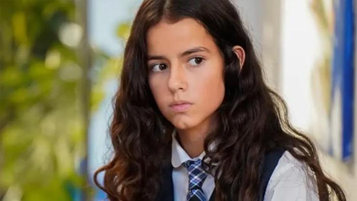 MİNA AKDİN KİMDİR