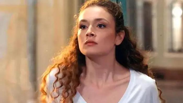 O Ses Türkiye 2026 Yılbaşı Özel konuğu Serra Arıtürk kimdir ve nereli Serra Arıtürk hayatı ve biyografisi