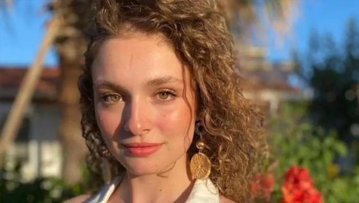 SERRA ARITÜRK KİMDİR