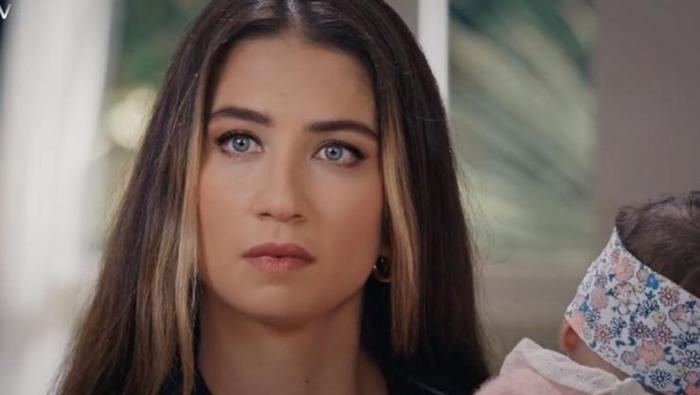 CEREN BENDERLİOĞLU KİMDİR