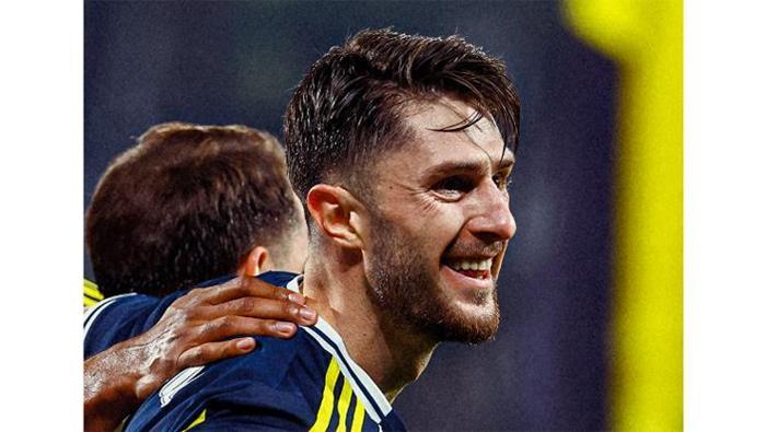 Fenerbahçede İsmail Yüksekin mutlu günü Hayatının adımını attı