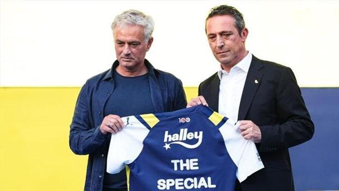 Fenerbahçede 2025te iki farklı dönem Jose Mourinho ve Domenico Tedesco