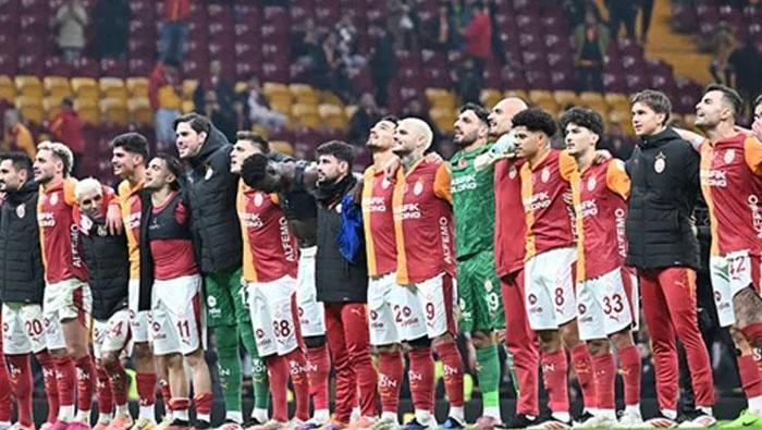 Menajerler önerdi, Galatasaray Napolinin yıldızını hedefine aldı Transferde sürpriz rota...