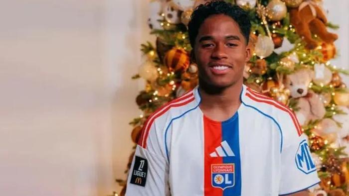 Endrick (Santrafor) Real Madrid -> Lyon