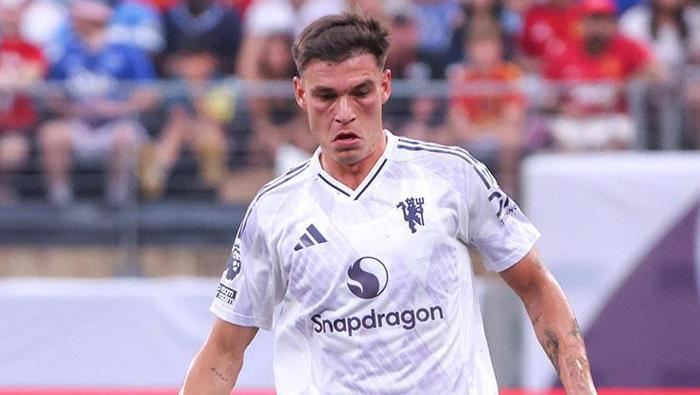 GÖRÜŞMELER SÜRÜYOR
Sarı-Kırmızılı kulüp, Ugarte’yi şimdilik kiralık olarak kadrosuna katmayı planlıyor. Sözleşmede bir zorunlu satın alma maddesi konuşuluyordu. Ancak Galatasaray cephesi bu maddenin zorunlu olmasına karşı çıkıyor. Sarı-Kırmızılı yönetim uygun bir bedelle, mecburi olmayan bir satın alma opsiyonuna sahip olmak istiyor. United’la görüşmeler devam ediyor, ancak Galatasaray cephesi bu süreçte alternatif isimleri de zorlamayı sürdürecek.