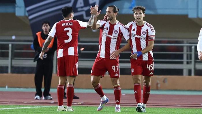 Olympiakos Yusuf Yazıcıyla kupaya uzandı, Yunan basını manşetlerine taşıdı