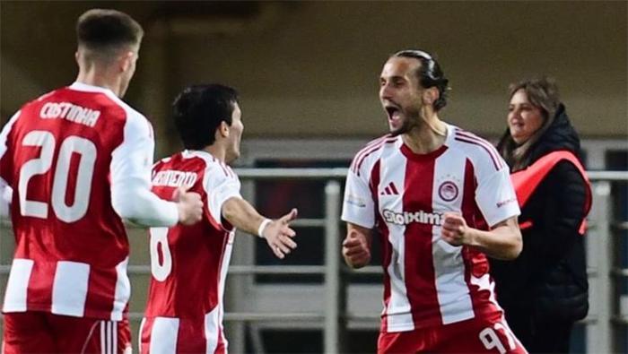 Olympiakos Yusuf Yazıcıyla kupaya uzandı, Yunan basını manşetlerine taşıdı
